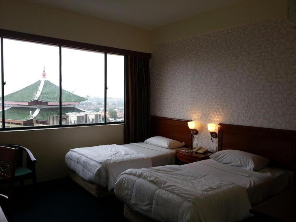 Klang Histana Hotel Bagian luar foto