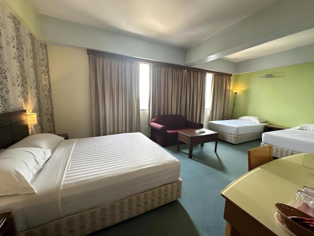 Klang Histana Hotel Bagian luar foto