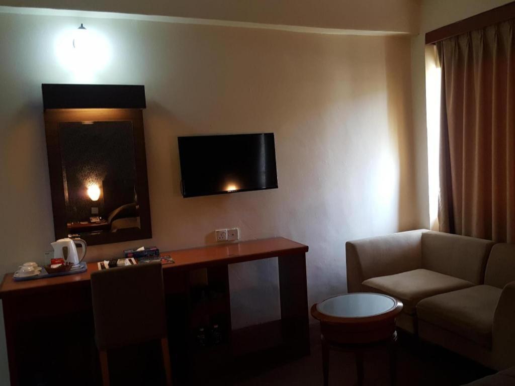 Klang Histana Hotel Bagian luar foto