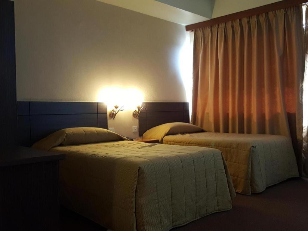Klang Histana Hotel Bagian luar foto