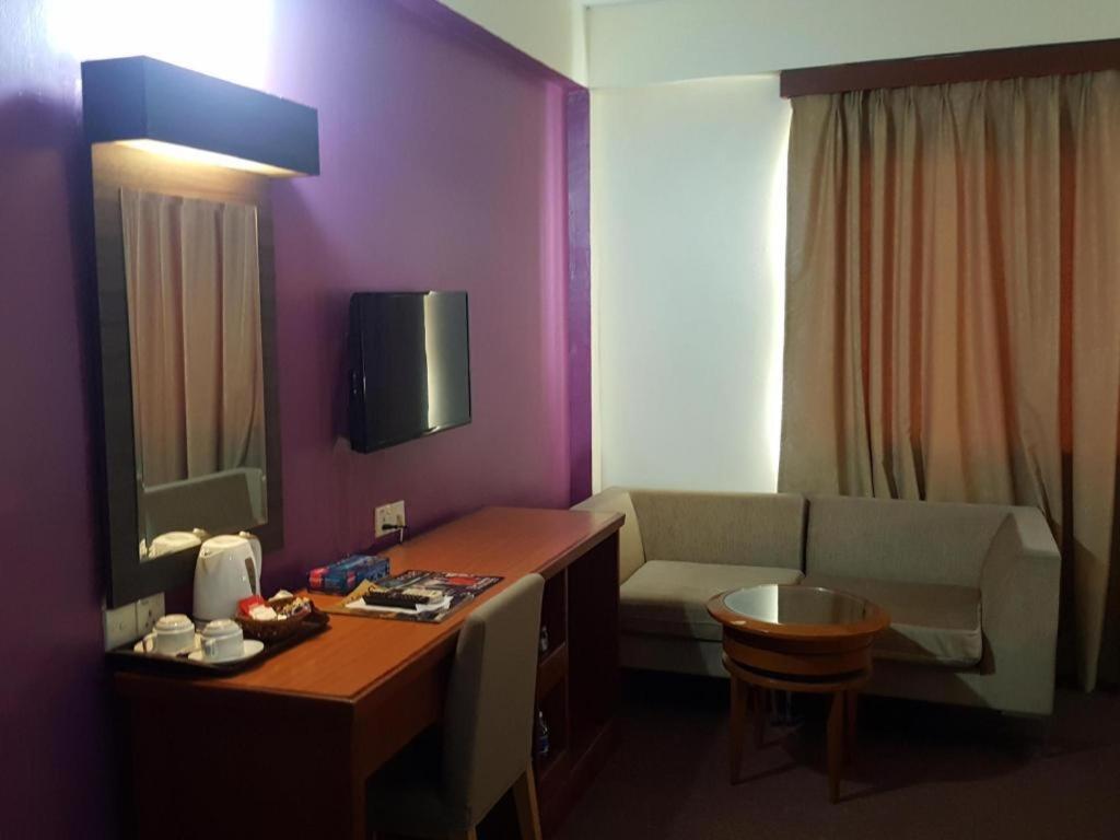 Klang Histana Hotel Bagian luar foto