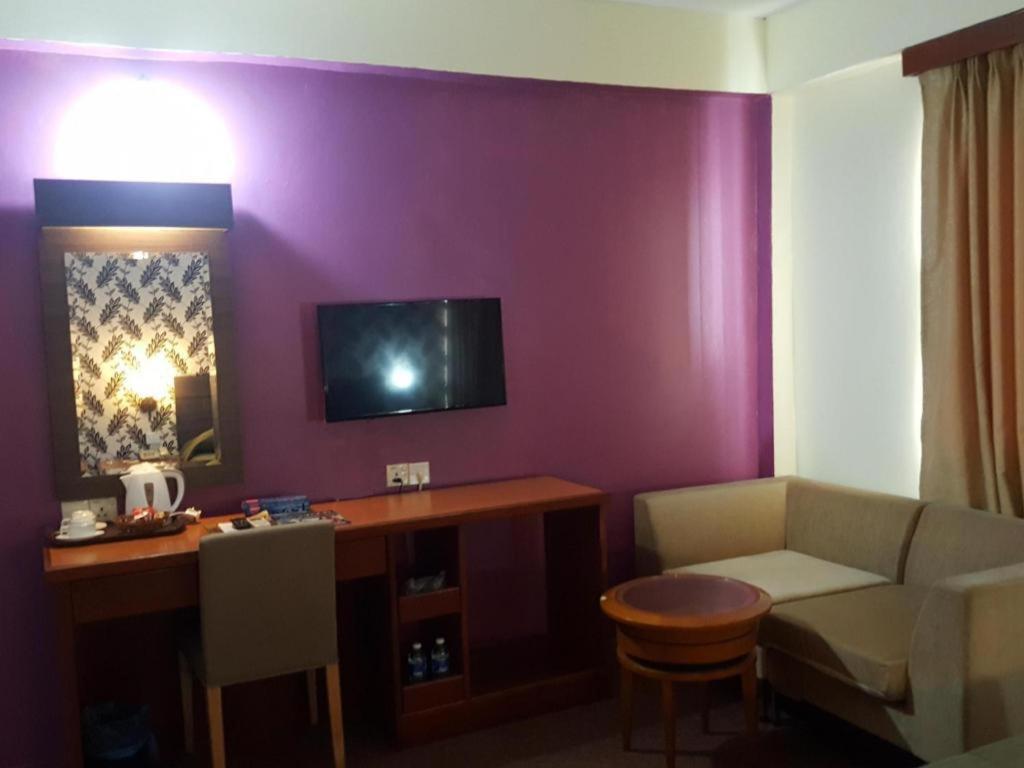Klang Histana Hotel Bagian luar foto