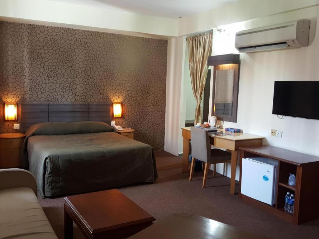 Klang Histana Hotel Bagian luar foto