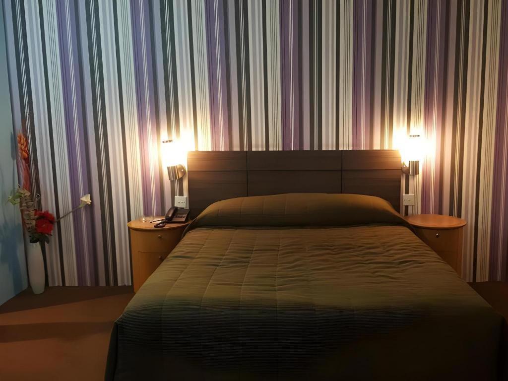 Klang Histana Hotel Bagian luar foto