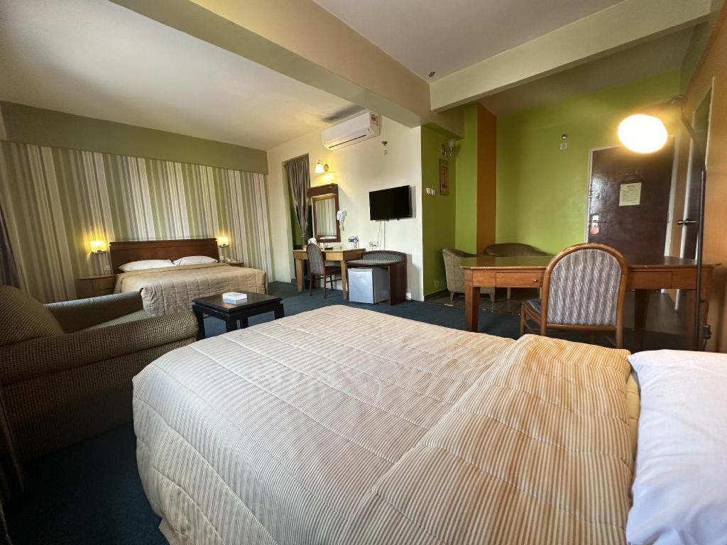 Klang Histana Hotel Bagian luar foto